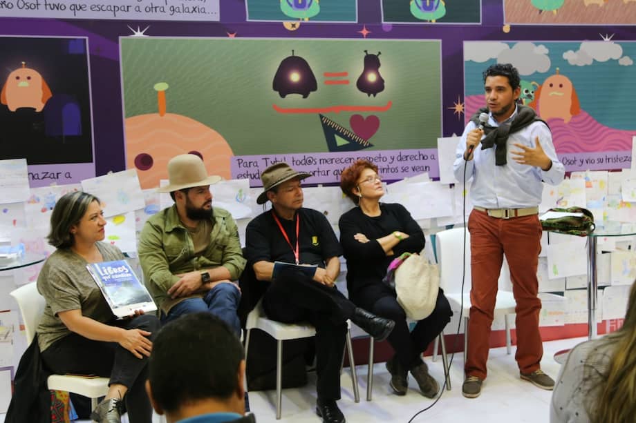 Pablo Galvis durante el foro sobre Libros que cambian en la Feria del Libro 2018 / Fotos: Cortesía Pnud.