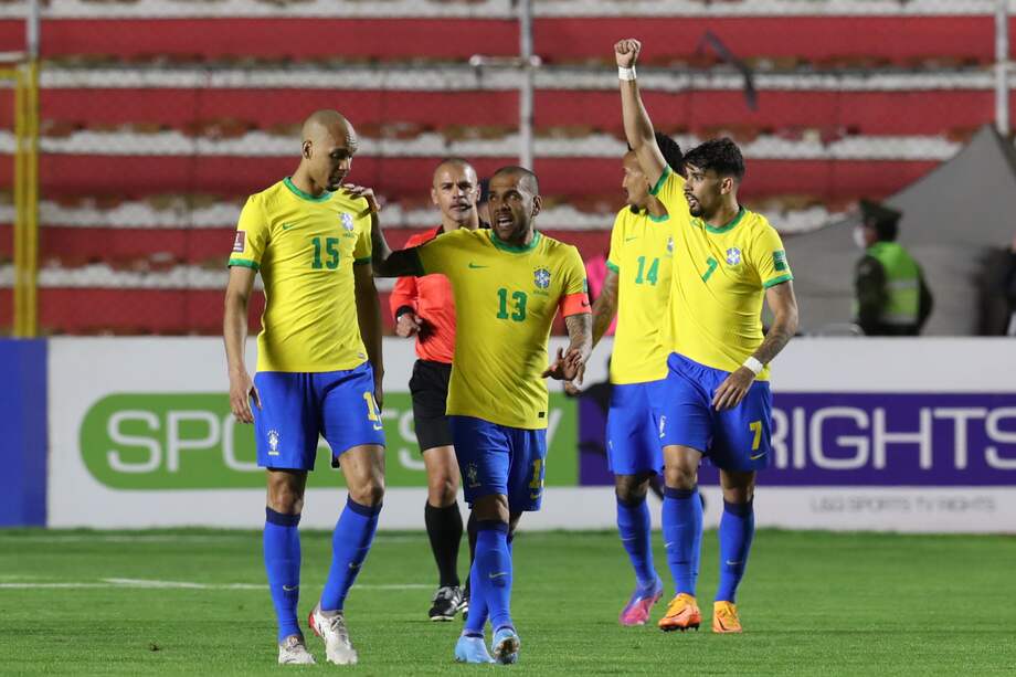 Lucas Paquetá celebrando un gol en el partido de las eliminatorias sudamericanas para el Mundial de Catar 2022 entre Bolivia y Brasil, en el estadio Hernando Siles en La Paz.