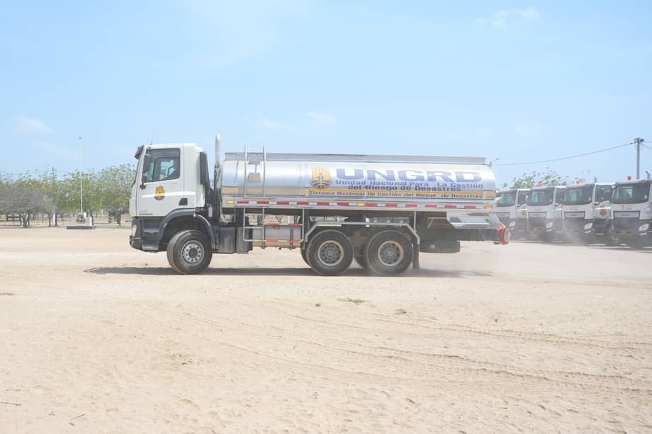 En la base militar de Uribia (La Guajira) permanecen los 40 carrotanques comprados para enfrentar la sequía en La Guajira.
