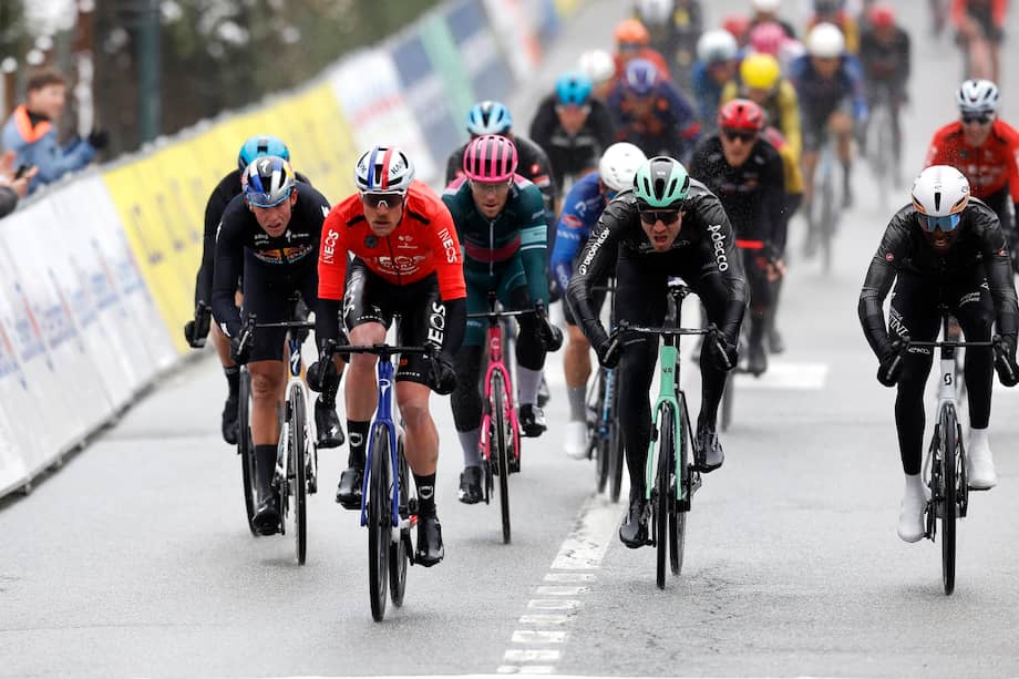 Dorian Godon, del equipo INEOS Grenadiers, esprintando en su camino hacia la victoria en la séptima etapa de la carrera ciclista París-Niza, de 47 km de recorrido entre Pont Louis Nucera e Isola, Francia, el 14 de marzo de 2026.
