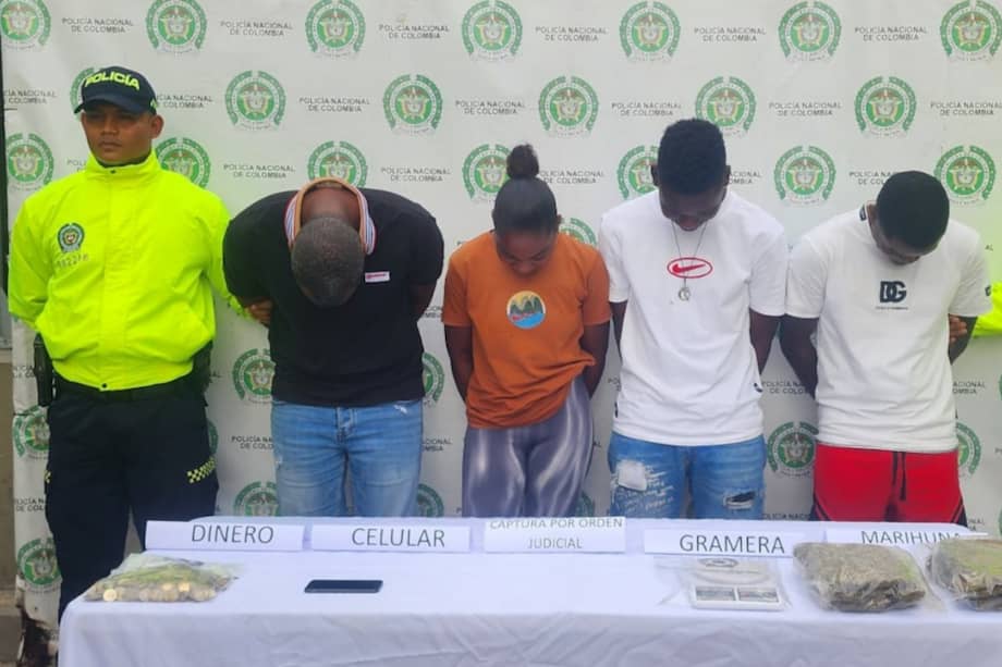 Las capturas de estas cinco personas ocurrieron durante diligencias de allanamiento en Quibdó (Chocó) y Medellín (Antioquia).