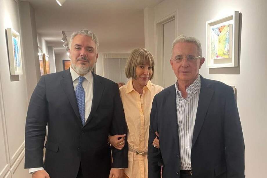 Expresidentes Iván Duque y Álvaro Uribe y exministra Alicia Arango, quien acaba de ingresar a la campaña de Vicky Dávila como estratega política.