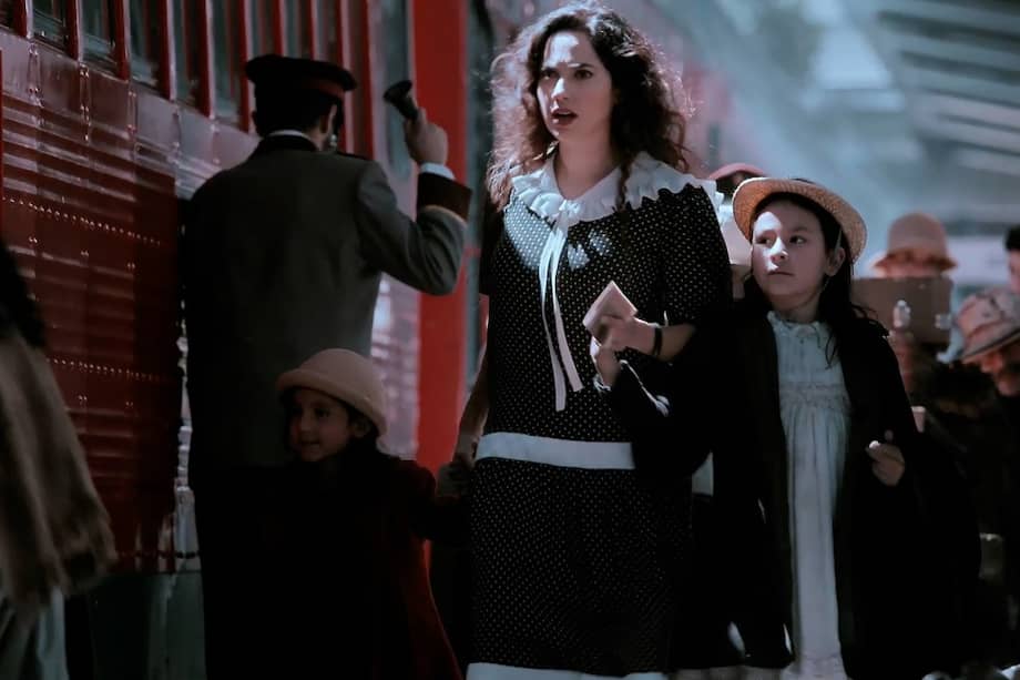 Nicole Santamaría, entre otros reconocidos artistas, acompañan a las debutantes Luciana Garnica, Angie Ramírez y Valeria Emiliani, que dan vida a Emma en diferentes momentos.