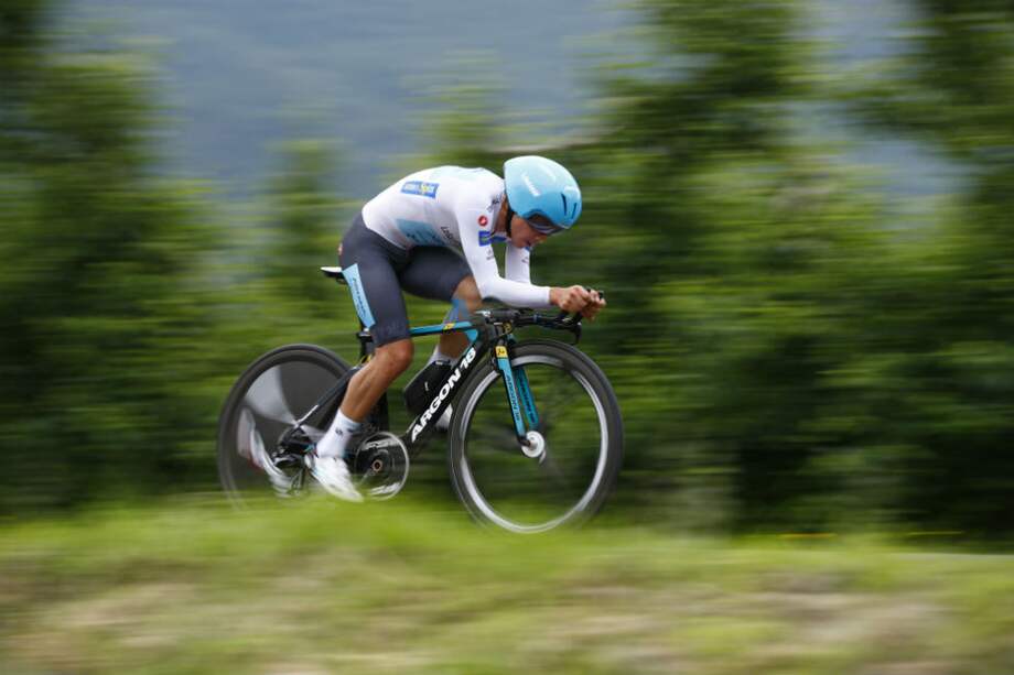 Miguel Ángel López, pedalista del Astana. / AFP