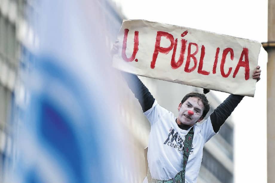 En las últimas dos semanas se ha hecho dos marchas nacionales en nombre de las instituciones públicas. / Mauricio Alvarado - El Espectador