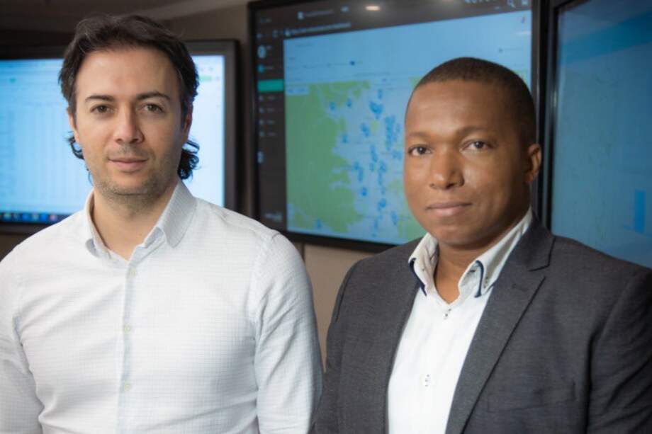 A la izquierda, Daniel Quintero, alcalde de Medellín. A la derecha, William Yeffer Vivas, personero de la ciudad.