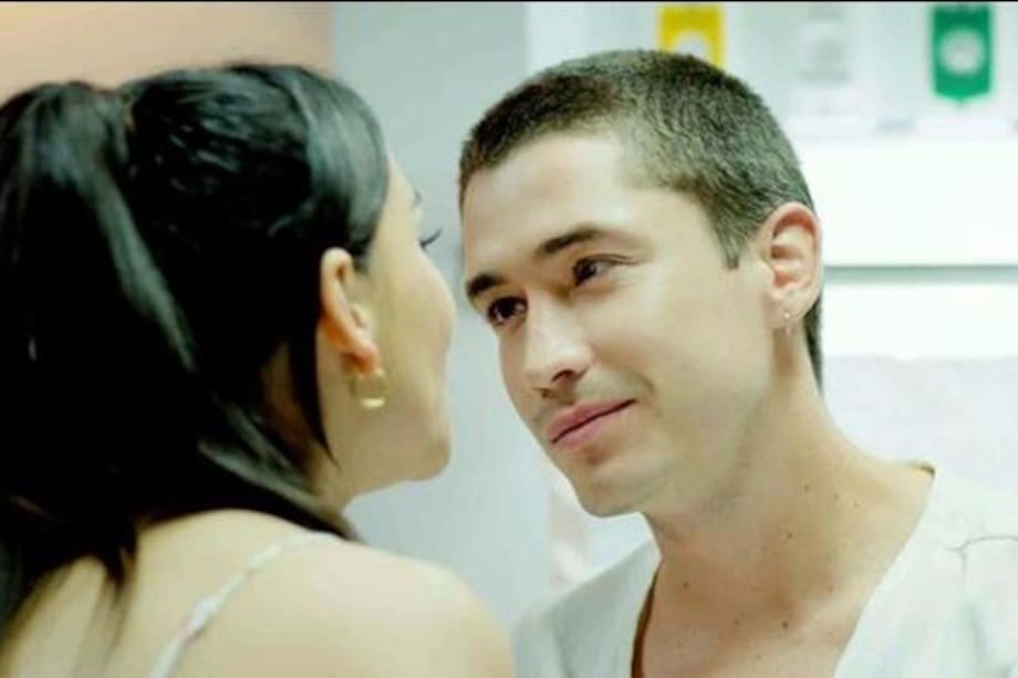 Juan Pablo Urrego con Carolina Gaitán en 'Sin senos sí hay paraíso'