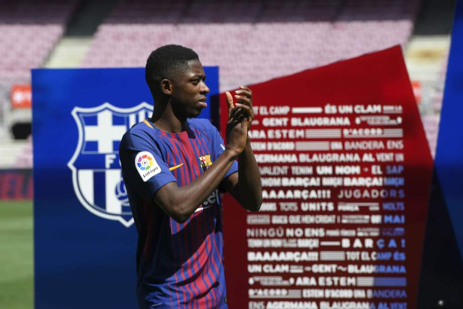 Dembelé en su presentación como nuevo jugador del Barcelona. / AFP