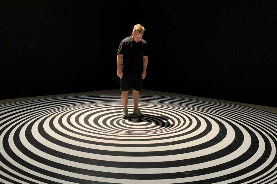 Al espectador se le reclama una participación activa, para moverse alrededor, por encima y dentro de las obras, para lograr que se abran ante él, algo que requiere algo más que el sentido de la vista. / EFE