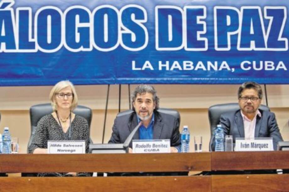 Aunque faltan temas álgidos por definir, el anuncio del Gobierno y las Farc sobre la verificación internacional del cese al fuego y la dejación de las armas es un paso contundente hacia un acuerdo final. / AFP