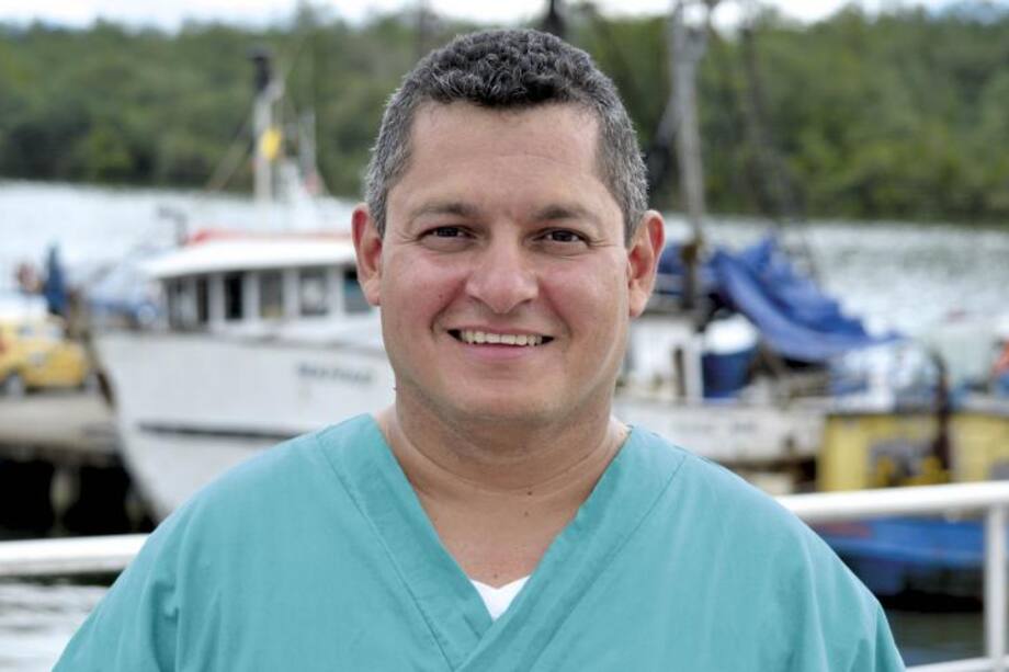 Diego Posso, el paramédico que lleva salud al Pacífico Colombiano