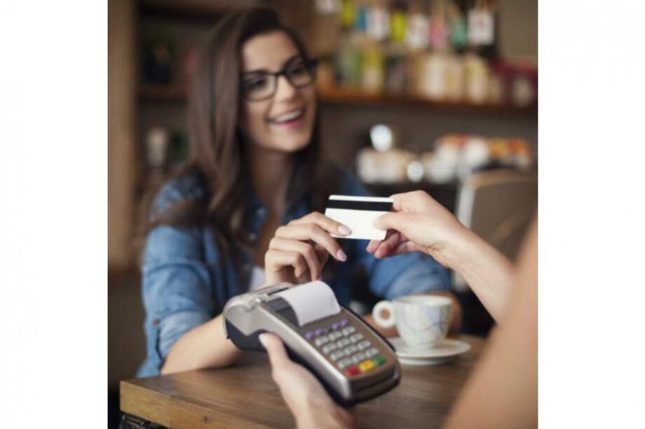 ¿Quiénes se endeudan más, hombres o mujeres?