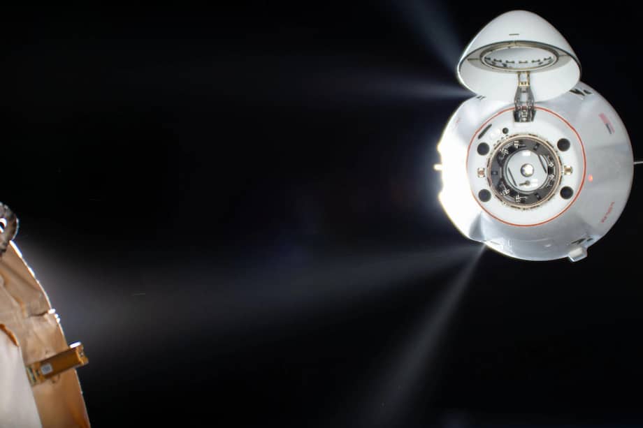 (Imagen de referencia) Dragon llegó a la Estación Espacial Internacional el 17 de mayo, por lo que completó casi un mes allí. EFE/NASA.