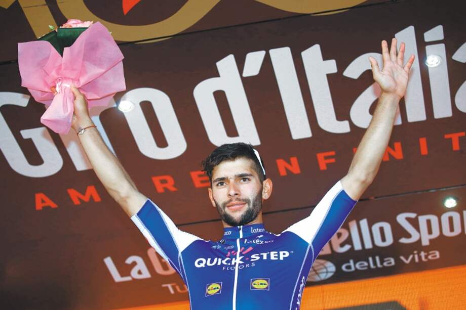El antioqueño Fernando Gaviria celebra su segundo triunfo de etapa en esta edición del Giro de Italia. / AFP