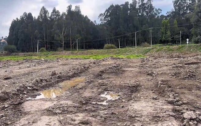 Hallan más de cinco hectáreas con escombros que ponían en riesgo canales de agua en Sopó