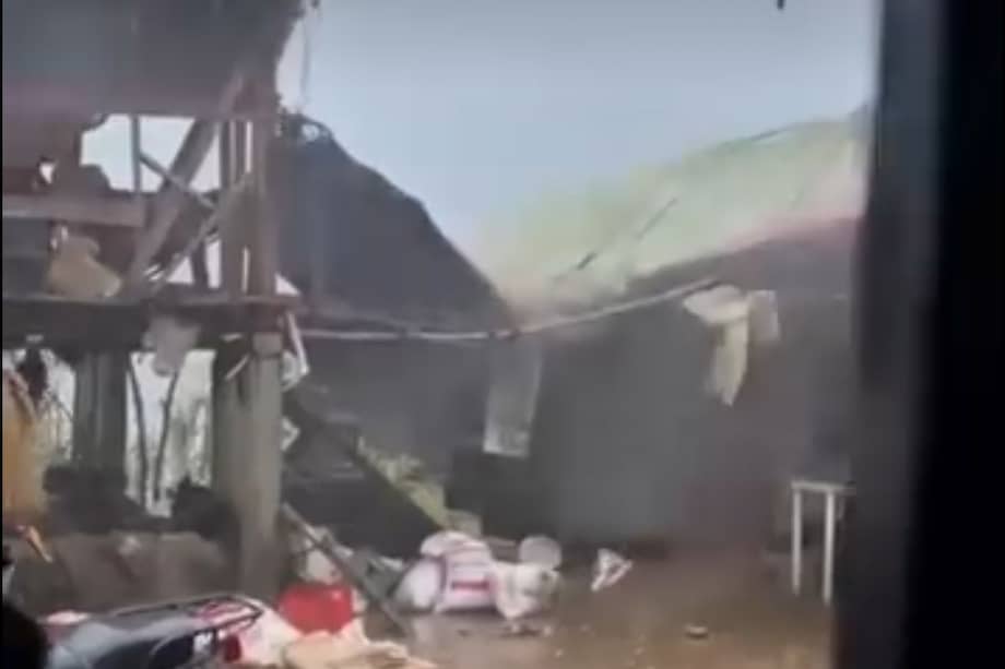 Organismos de socorros y autoridades locales realizan recorridos en Ituango para evaluar afectaciones en viviendas y cultivos tras los fuertes vendavales.