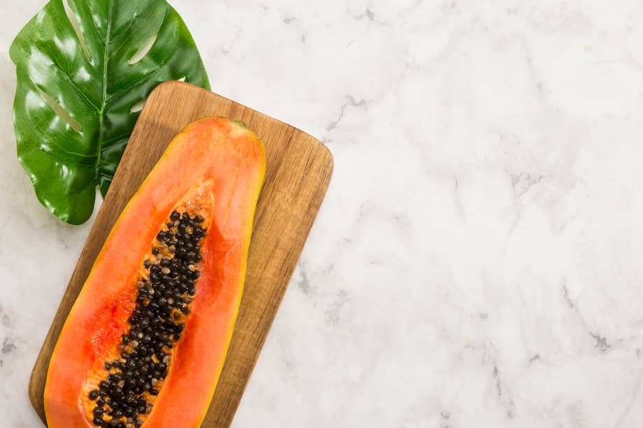 Lo que muchos consideran un desecho de la papaya podría tener más beneficios de los que imaginan.