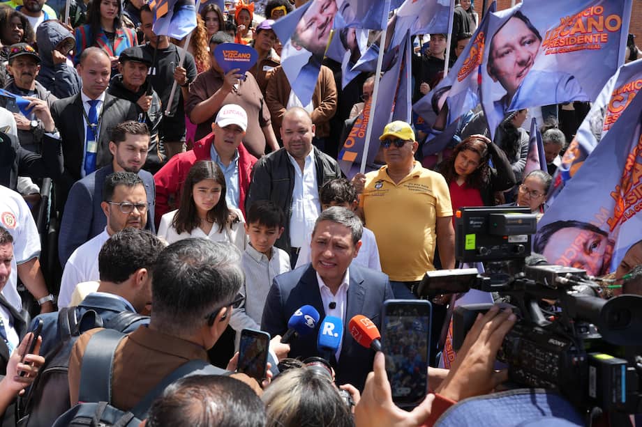 Mauricio Lizcano se inscribió como candidato presidencial este 25 de febrero.
