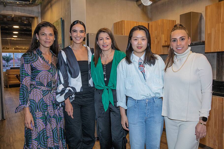 Mercedes Salazar, doctora Fernanda Hernández, doctora Diana Trejos, Hu Diyuan y Carolina Correa