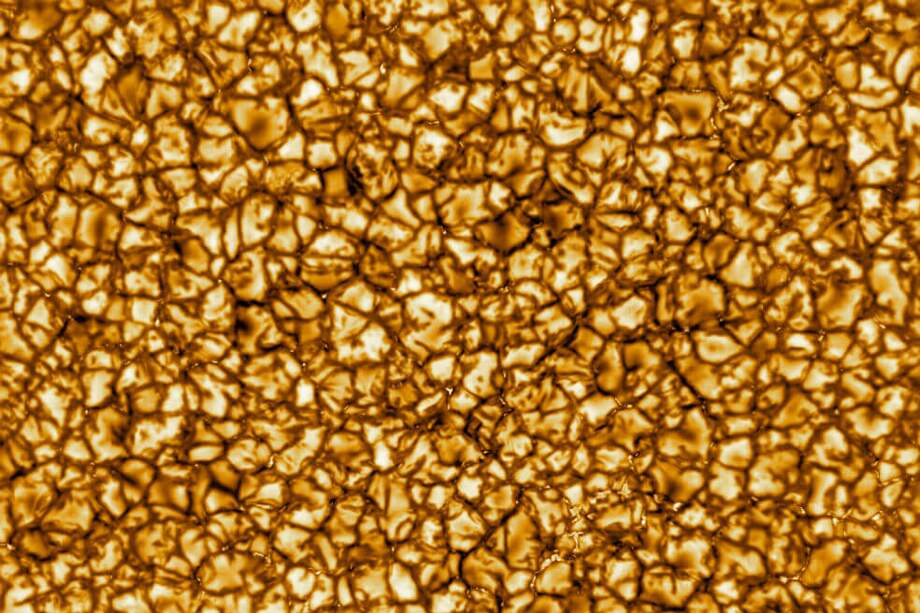 El Telescopio Solar Daniel K. Inouye ha producido la imagen de mayor resolución de la superficie del Sol jamás tomada. / NSO / AURA / NSF.