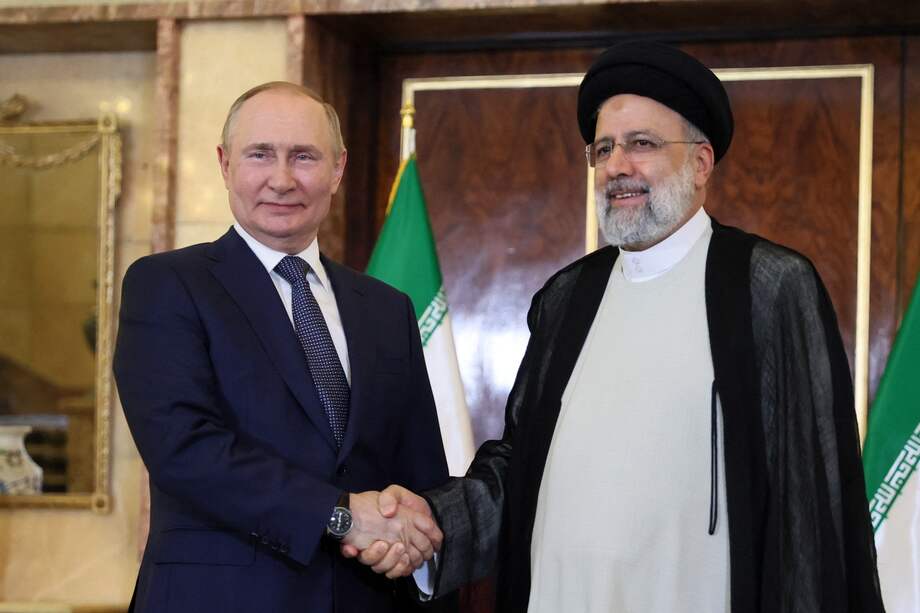 La televisión estatal mostró imágenes en directo de la llegada de Putin a la capital iraní.