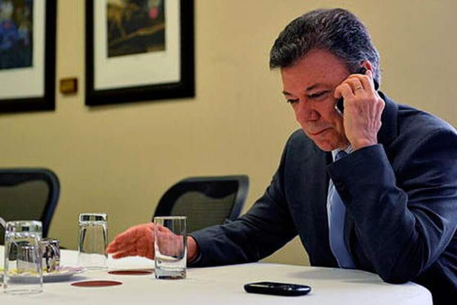 Santos inició campaña en medios con un periplo por emisoras populares