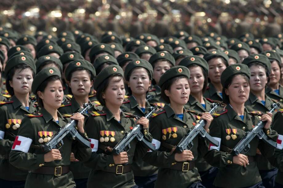 Norcorea: desfile histórico en Pyongyang en 60º aniversario del armisticio