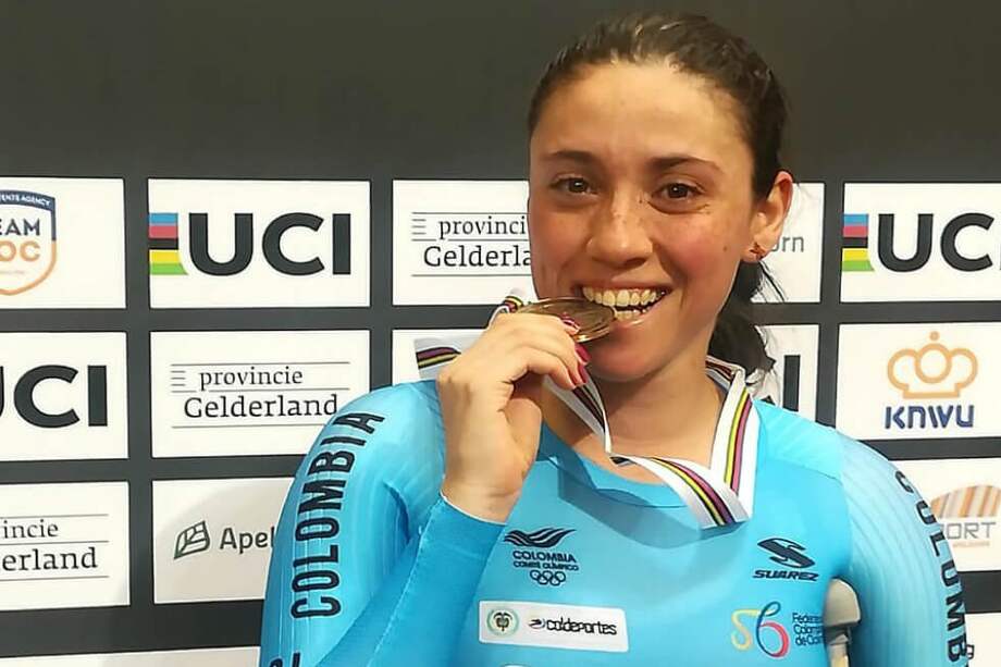Leidy Ramírez, con la medalla de bronce que ganó este sábado en el Mundial de Paracycling. / @fedeciclismocol