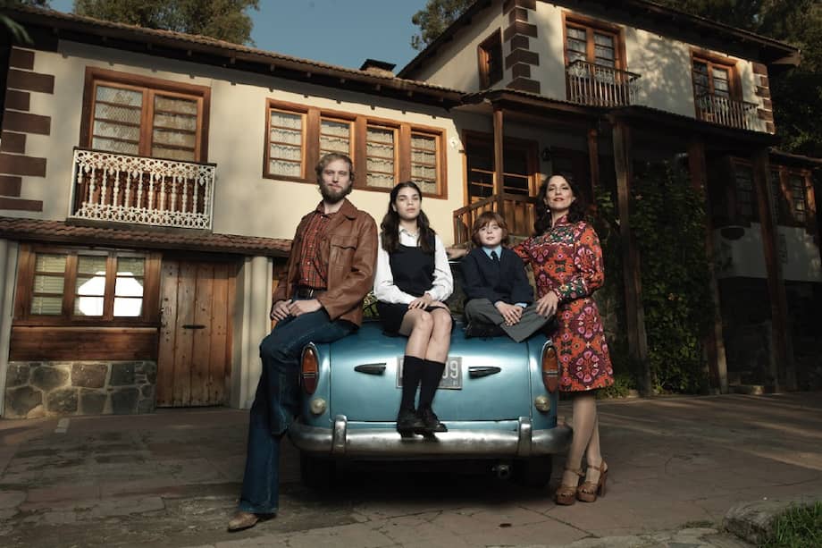 “Mary & Mike”, protagonizada por Andrés Rillón y Mariana Loyola, se estrenó el 13 de marzo y aborda dolorosos sucesos chilenos durante la década de los 70. / Cortesía Turner