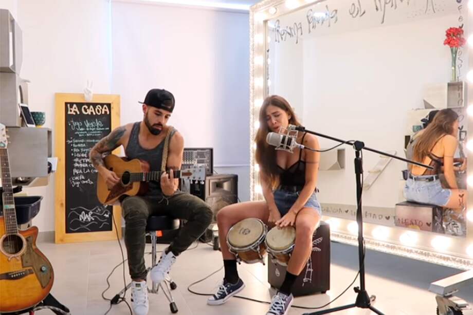 Greeicy Rendón y Mike Bahía fueron retenidos en el aeropuerto de Lima, después de cancelar su presentación en el Urban Latin Fest, que se realizó este sábado 16 de marzo en la capital peruana. De acuerdo con la Cancillería colombiana, deben esperar hasta este lunes para que se les levante la alerta de salida de ese país. / Cortesía