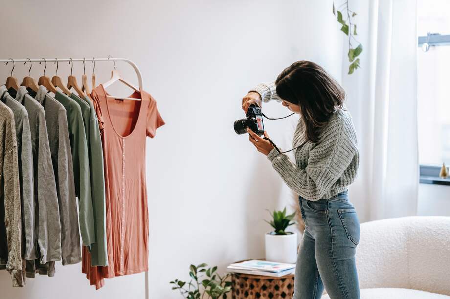 Está dirigido a emprendedoras en todo el territorio nacional en diferentes habilidades para que fortalezcan sus negocios.