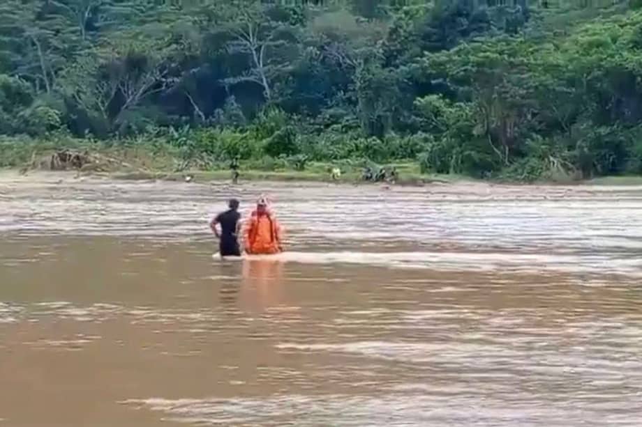 Organismos de socorro adelantan labores de rastreo, donde joven desapareció en el caudal de la zona rural de Chuspas.
