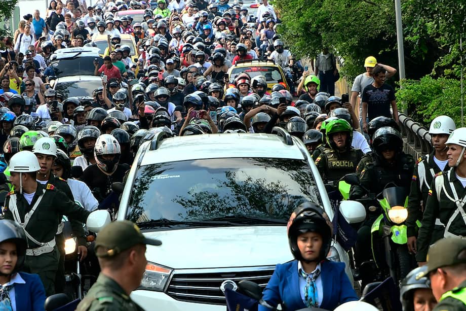 Centenares de ciudadanos cucuteños y venezolanos despidieron a Pastor López. / AFP
