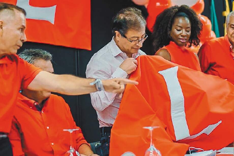 En su gira, Gustavo Petro dio discursos en las plazas de Armenia y Pereira.