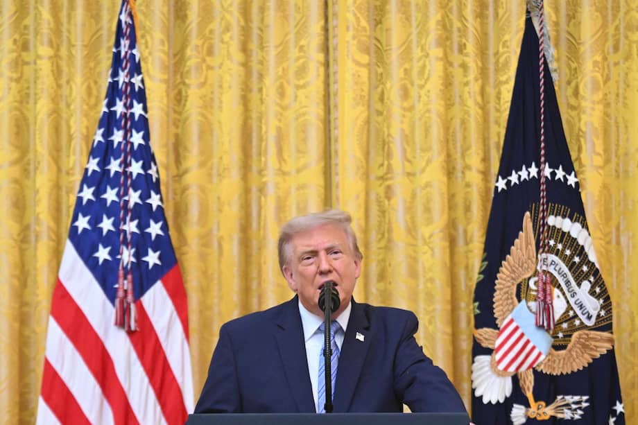 El presidente de Estados Unidos, Donald Trump, se dirigió a la nación desde el Salón Este de la Casa Blanca, en Washington D. C.
