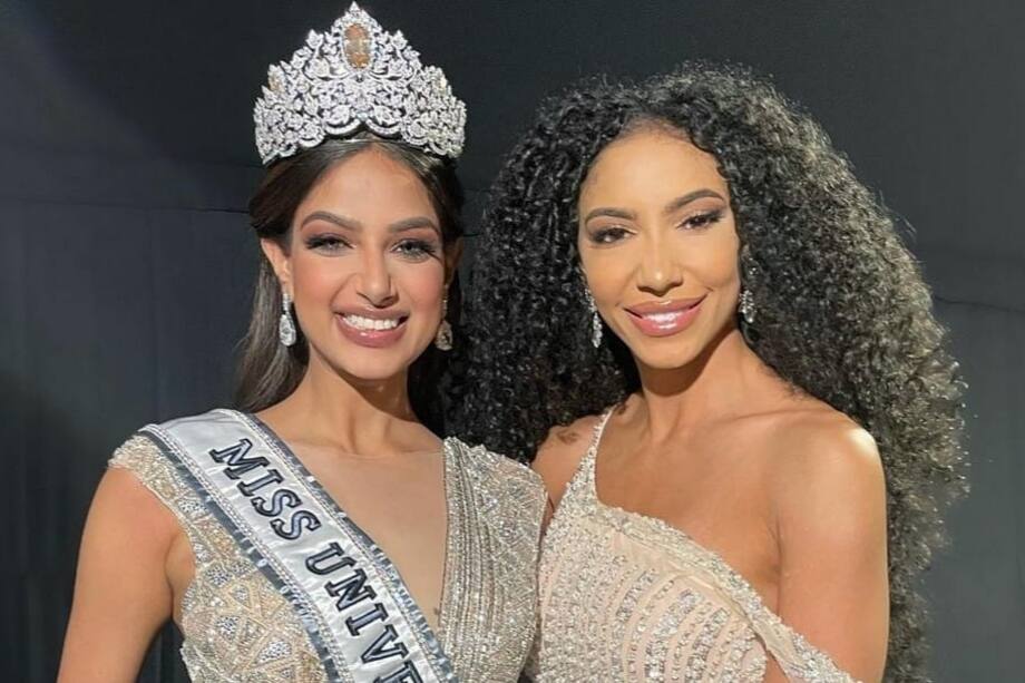Cheslie Kryst con la actual Miss Universo Harnaaz Sandhu.
