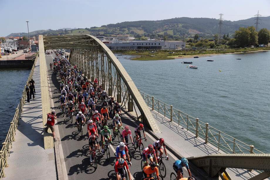 La etapa 16 de la Vuelta a España se corrió entre las localidades cántabras de Laredo y Santa Cruz de Bezana, de 197,5 km de recorrido.