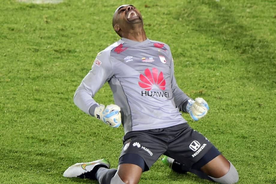 Róbinson Zapata celebra la consagración de Santa Fe en la Copa Sudamericana 2015.