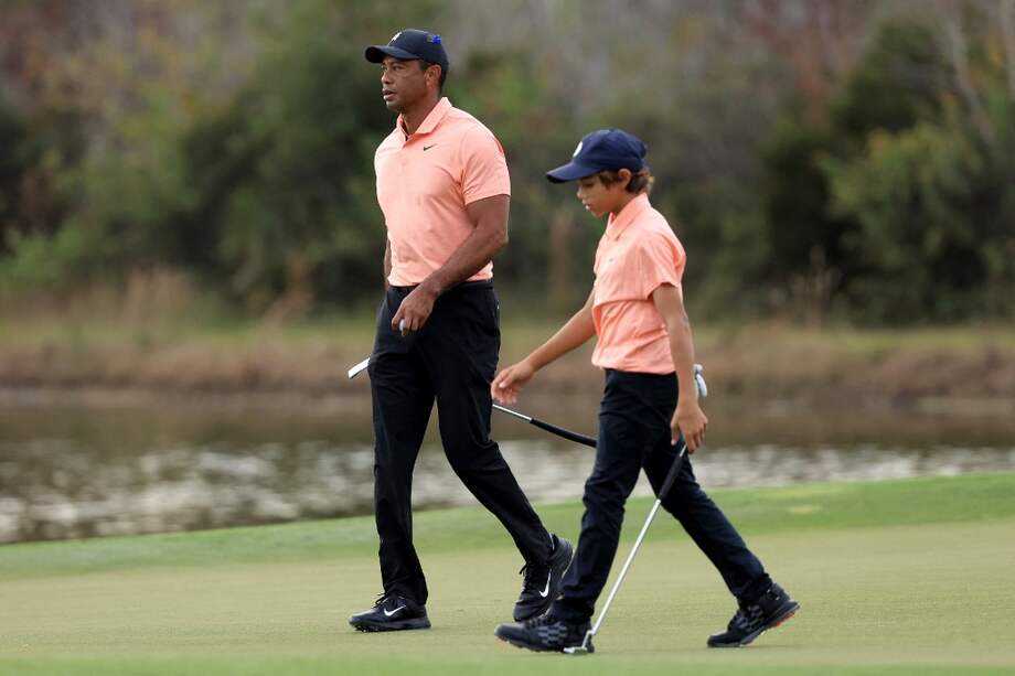Tiger Woods y su hijo Charlie durante la primera ronda del PNC Championship.