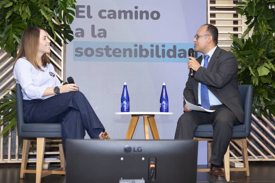 Catalina Montes, directora ejecutiva de Alpina; Élber Gutiérrez, productor general de El Espectador.