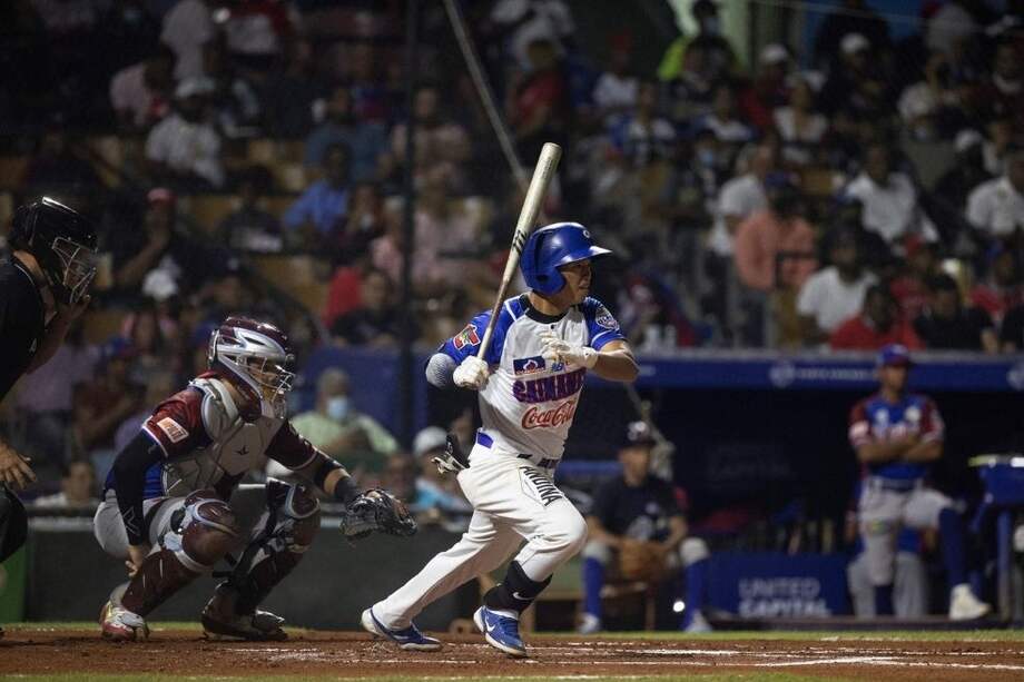 El taiwanés Tsung-Che Cheng de los Caimanes de Barranquilla en el partido contra los Gigantes del Cibao de República Dominicana.