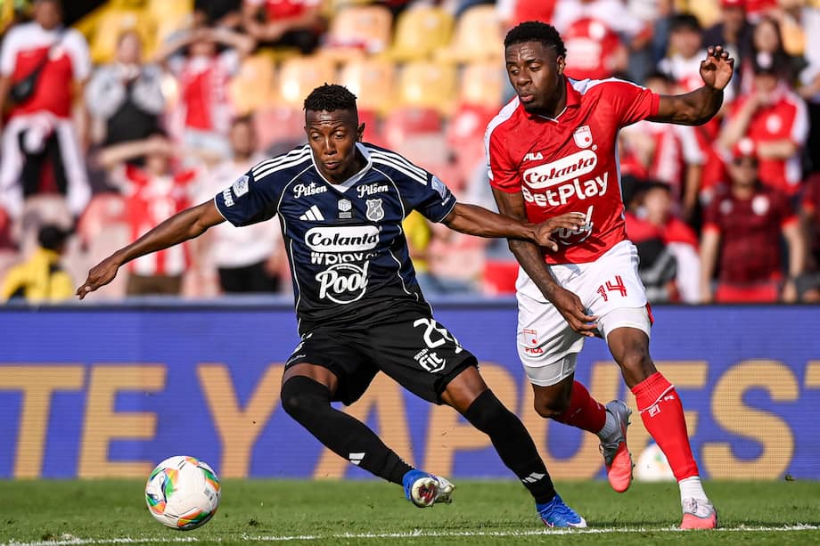 Esneyder Mena tuvo una opción clara de empatar el partido justo en el cierre de la primera mitad pero falló a la hora de definir debajo del arco.