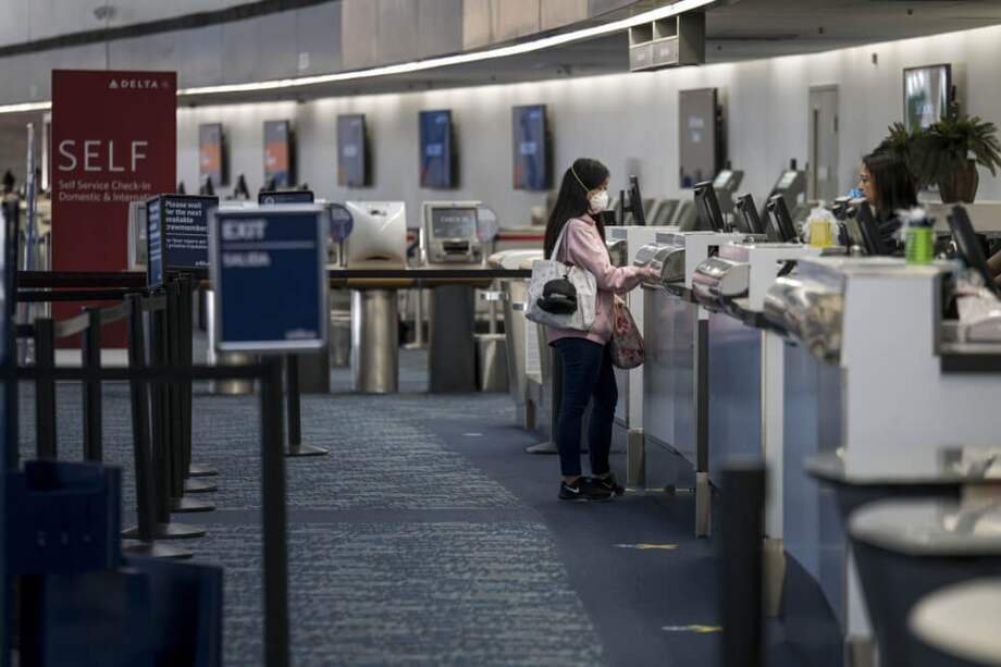 El distanciamiento social podría afectar la viabilidad de algunos vuelos. / Bloomberg