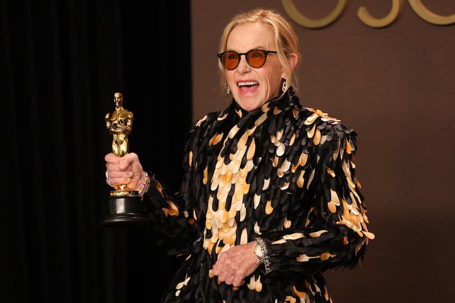 Amy Madigan recibió el Óscar en la categoría 'Mejor Actriz de Reparto' por su actuación en 'Weapons'.