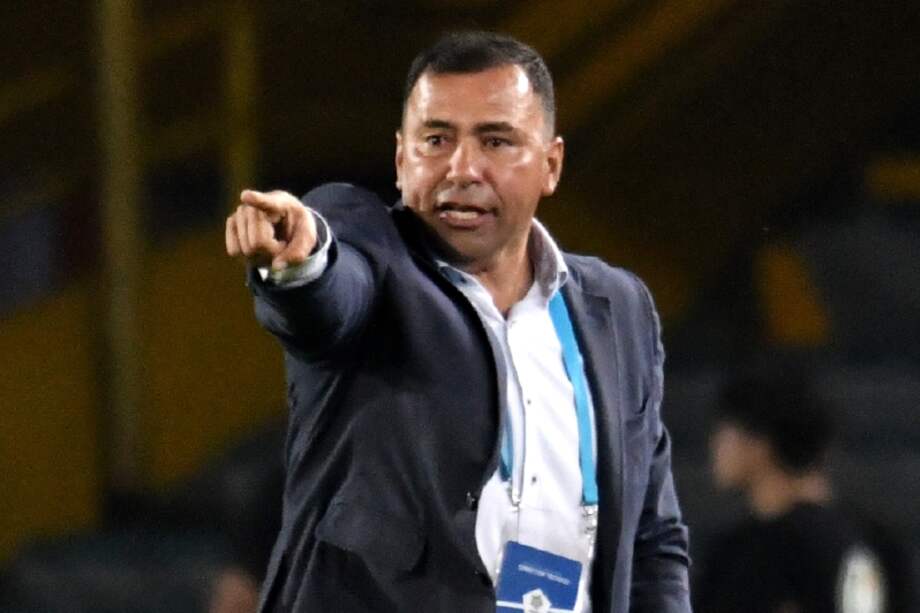 El técnico tolimense de Santa Fe, Hárold Rivera, busca su primer título en el fútbol profesional.