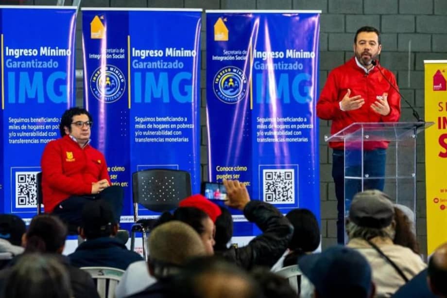 Mensualmente, el Distrito realiza transferencias a más de 320 mil beneficiarios; cerca del 81% recibe esta transferencias por abono a cuenta, mientras el 19% lo recibe a través de giro por Efecty