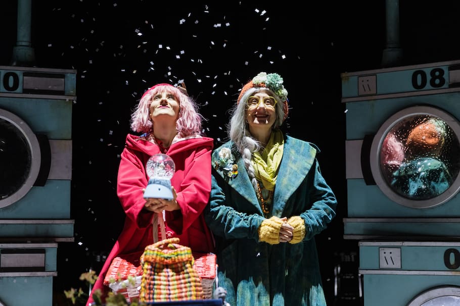 "Caperucita en Manhattan" es una adaptación de la novela de Carmen Martín Gaite, escritora española del siglo XX. Las obras del FIAV se presentarán hasta el 5 de abril.