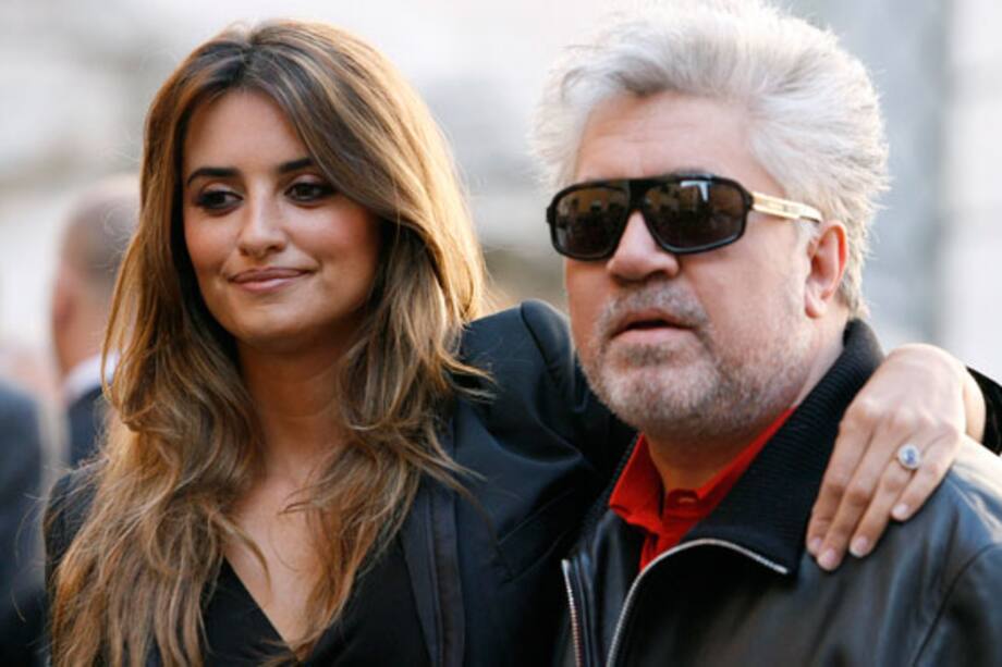 Pedro Almodóvar: “el crucifijo pertenece a la iconografía pop”