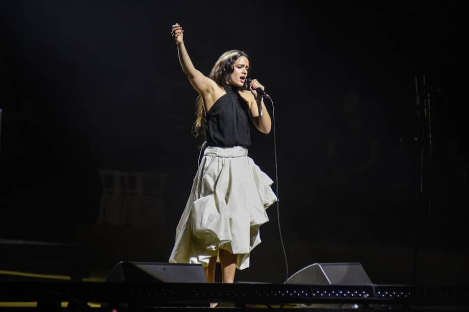 La artista Rosalía actúa por sorpresa en el Concert-Manifest x Palestina en el Palau Sant Jordi de Barcelona. / Alberto Paredes - Europa Press