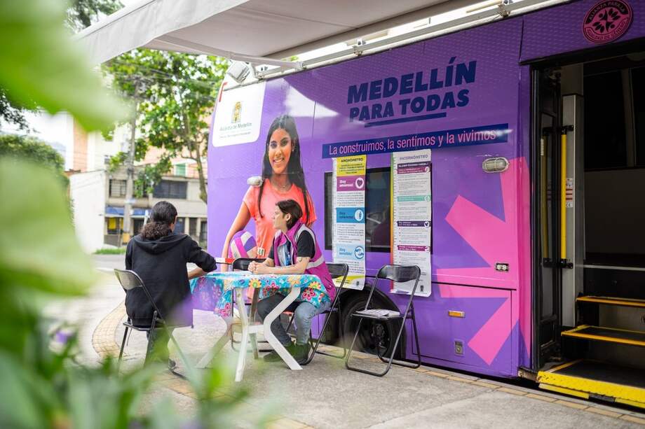 Secretaría de Mujeres de Medellín explica salida de Justicia Mujer y plan para víctimas de VBG.